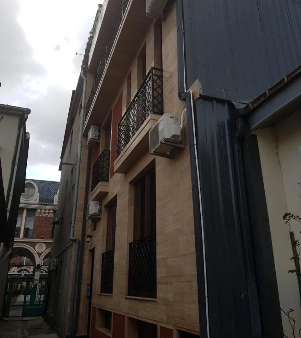 Daire Piazza Batumi Guesthouse